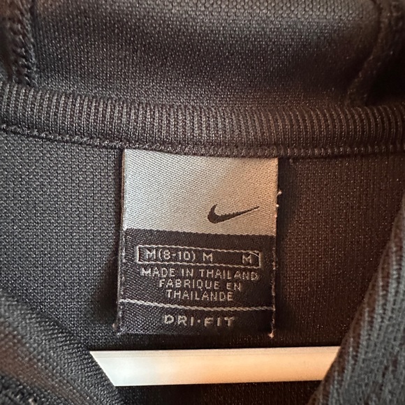 Nike - Women’s - Medium (8-10) pullover - Picture 3 of 3